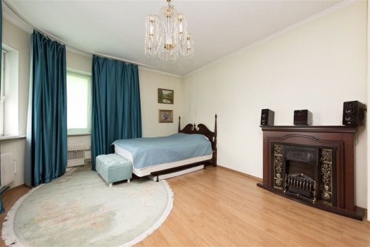 1-к квартира, 10/11 эт., 42м²