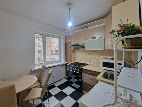 3-к квартира, 4/5 эт., 58м²