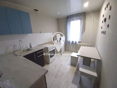 2-к квартира, 8/9 эт., 50м²