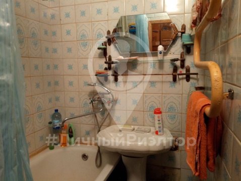 2-к квартира, 8/9 эт., 52м²