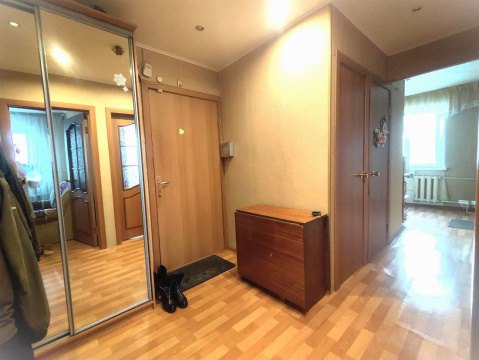 3-к квартира, 5/5 эт., 60м²